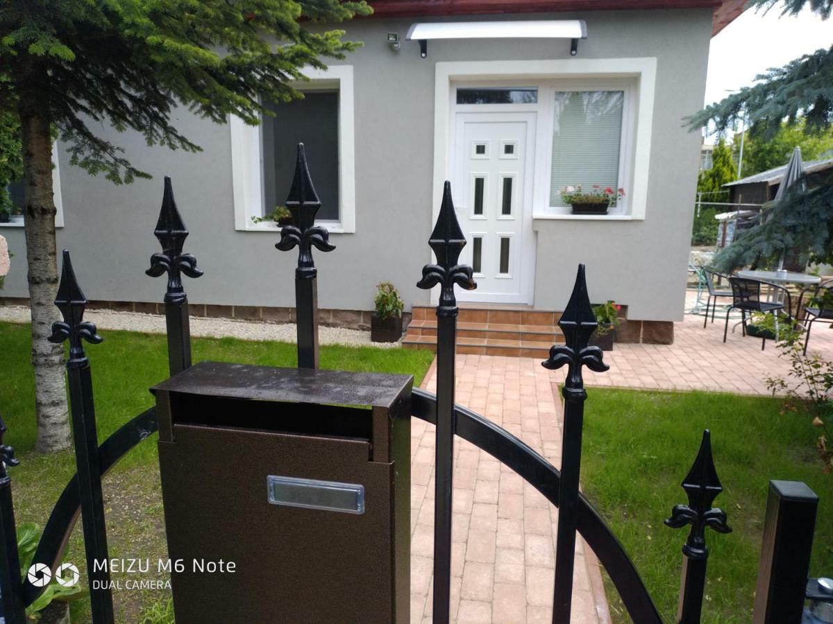 Appartement Pe-Ki Apartman Pétfürdő à Várpalota Extérieur photo